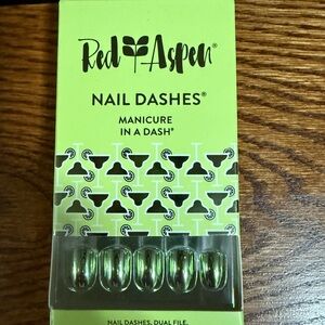 Red Aspen Green Press-On Nails
